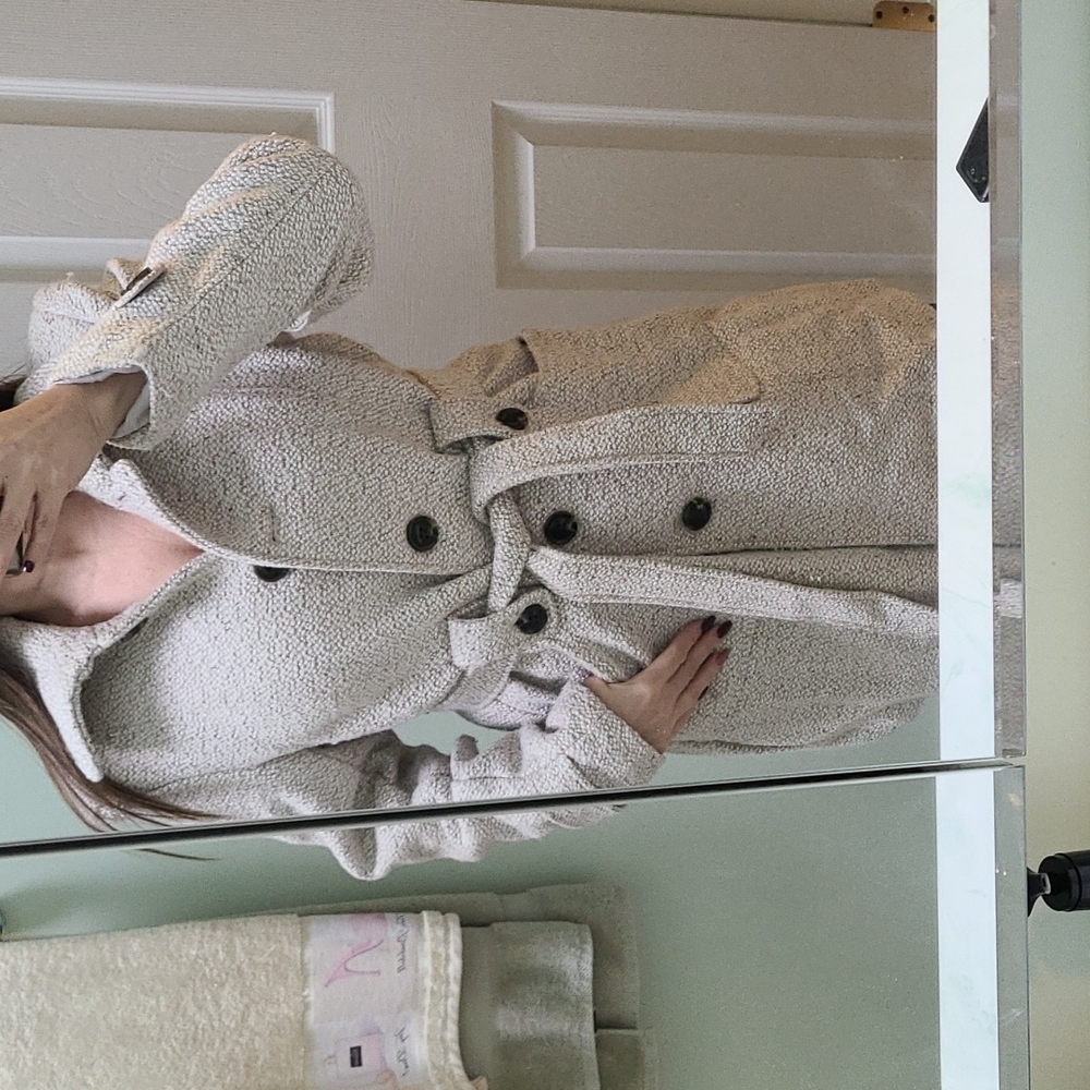 Like new NY & Co cream Tweed coat